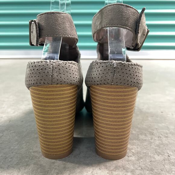 Nature Breeze (8.5) Gray Perforated Faux Suede Peep Toe Chunky Heel Booties - Picture 5 of 10